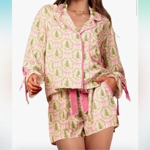NEVER WORN-women’s  two piece Christmas pajama set-bow tie sleeves